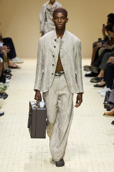 Look 24